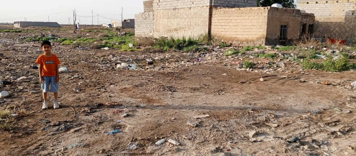 سلام عليكم،،، قطعة أرض ركن للبيع في سبع قصور سند ٢٥ زراعي مساحة ٢٩٤م مقاطعة ١٩ واجهة ١٤م نزال ٢١م قرب حجي سفيح قريبه على التبليط ٥٠ متر السعر ١٨ مليون وبيه مجال وحسب رغبة المشتري يريد مكاتبة أو وكالة من صاحب الأرض الأصلي وللأستفسار على رقم الموبايل *********** واتساب ابومحمد،،،،
