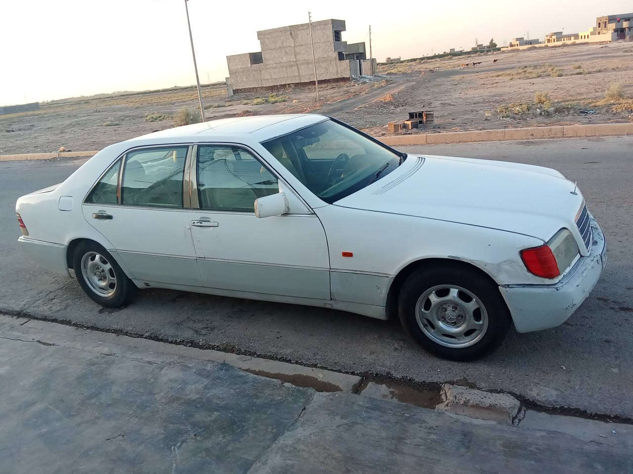 اخوان السلام عليكم عندي سياره شبح موديل 92 للبيع الاستفسار اتصال على الرقم ***********
