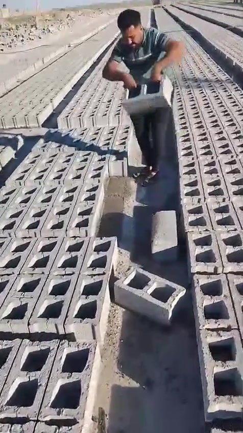 🏗️ تبدي تبني؟ خلّي أول خطوة تكون مضمونة!
الأساس القوي يبدي من البلوك الصح  ✅

🧱 بلوك درجة أولى، مفحوص ومجرب
✔️ شغل نظيف بمواصفات هندسية ومختبرية
💵 السعر: 450 ألف لكل ألف بلوكة –مطروح ب المعمل 

🚛 نقل ويـّا رافعة بنفس الوقت
🔹 نرفعلك البلوك للطابق الاول
🔹 نوزعه على البتلو داخل الغرف
🔹 نوصل حتى السياج
🎯 وين ما تكون ب(ديالى وبغداد) راح نوصلك!
💧نوصلك باللوري وبسعار مناسبة 

💬 راحتك تهمنا… ولهذا وفرنالك كلشي حتى تكون بداية شغلك مرتبة وبدون تعب

📞 للاستفسار والتنسيق:
***********
