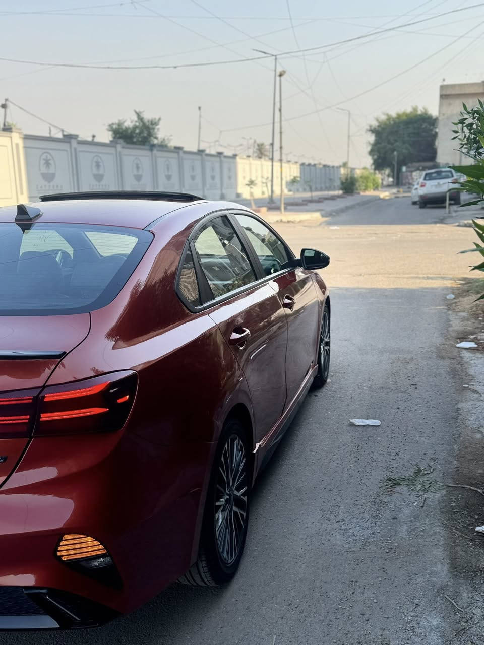 كيا فورتي جتي لاين
كيا فورتي 2023 جيتي لاين GT
وارد امريكي 
فول مواصفات للاخير اعلى فئة.  1/1
محرك 2000 دوش 
حادث خفيف بدون دواخل بدون كلشي 
مواصفات: 
فتحه سقف 
شاشة كبيرة كامرة دوارة + كامرة سطحية 
بصمة ابواب وجنطة 
تشغيل عن بعد 
اشاير مري 
لايت امامي لد 
بك لايت خلفي لد 
ويل كب رياضي 
تحديد مسار 
تحديد سرعة 
قيادة ذاتية 
توقف ذاتي 
مانع تزحلق ردارات جانبية وخلفية وامامية 
شاشة اعطال 
كشنات جلد ومخمل علامة GT lin
تحكمات ستيرن فول
انارة ترحيب.
فتح جنطة ذكي  عند الاقتراب  
سايد بريك بصمة 
اوتو هولد 
درايف مو 3 وضعيات للقيادة 
ستيرن D رياضي
سبايدر خلفي بلادي  
وبعد بيها هواي مواصفات 
رقم بغداد جديد بأسمي 
السيارة مابيها صبغ بنيد امبدل نفس لون 
مرواس او بيع
***********
سعر 168 ورقه
