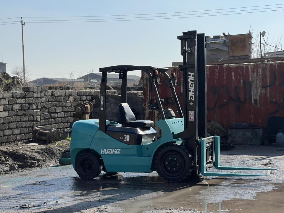 للبيع رافعة شوكية صيني موديل 2013 
3 طن جوب عالي 3 حركات يمين + يسار 
كير محرك بشرط رافعة جاهزة 
سعر 65 ورقة 
للاستفسار اتصال *********** 📞
