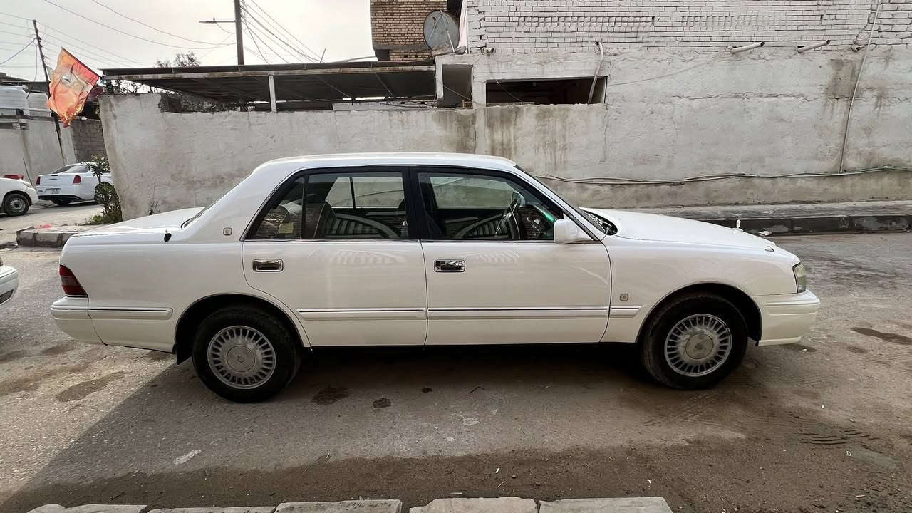 السلام عليكم
راس الثور تكم ايسر بلاد كير عادي
مرشوشه جماليه 
سنويتهه صاقطه 
مداور ثاني يوم
السياره تدفئه تبريد
مكينه كير بل كارتون
نواقص السياره حداده ومشط ينقص 

السعر 95 وبيهه مجال قليل

***********

البصره قضاء القرنه
