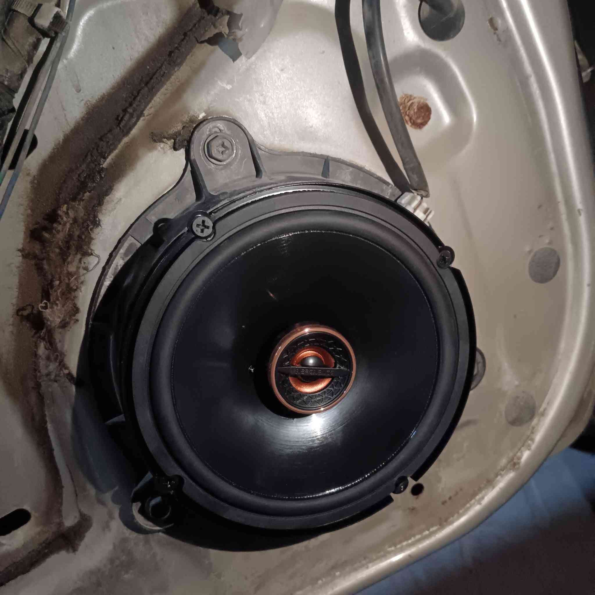 تم العمل على نيسان 2000 🚦🚗
تم تبديل سستم سماعات كامل من شركة سوني وانفاسي 🌏الغنيه عن التعريف والنتيجه💣 ابهرت الزبون المحترم ✨
يوجد شد جميع السستمات والسماعات والشاشات والمسجلات لجميع انواع السيارات🚗🚘🚙🛻 مع الضمان 🕰️
يوجد توصيل جميع محافظات العراق التوصيل مجاني 🚛
مكاني بغداد *********** حسين ☎️🚗
