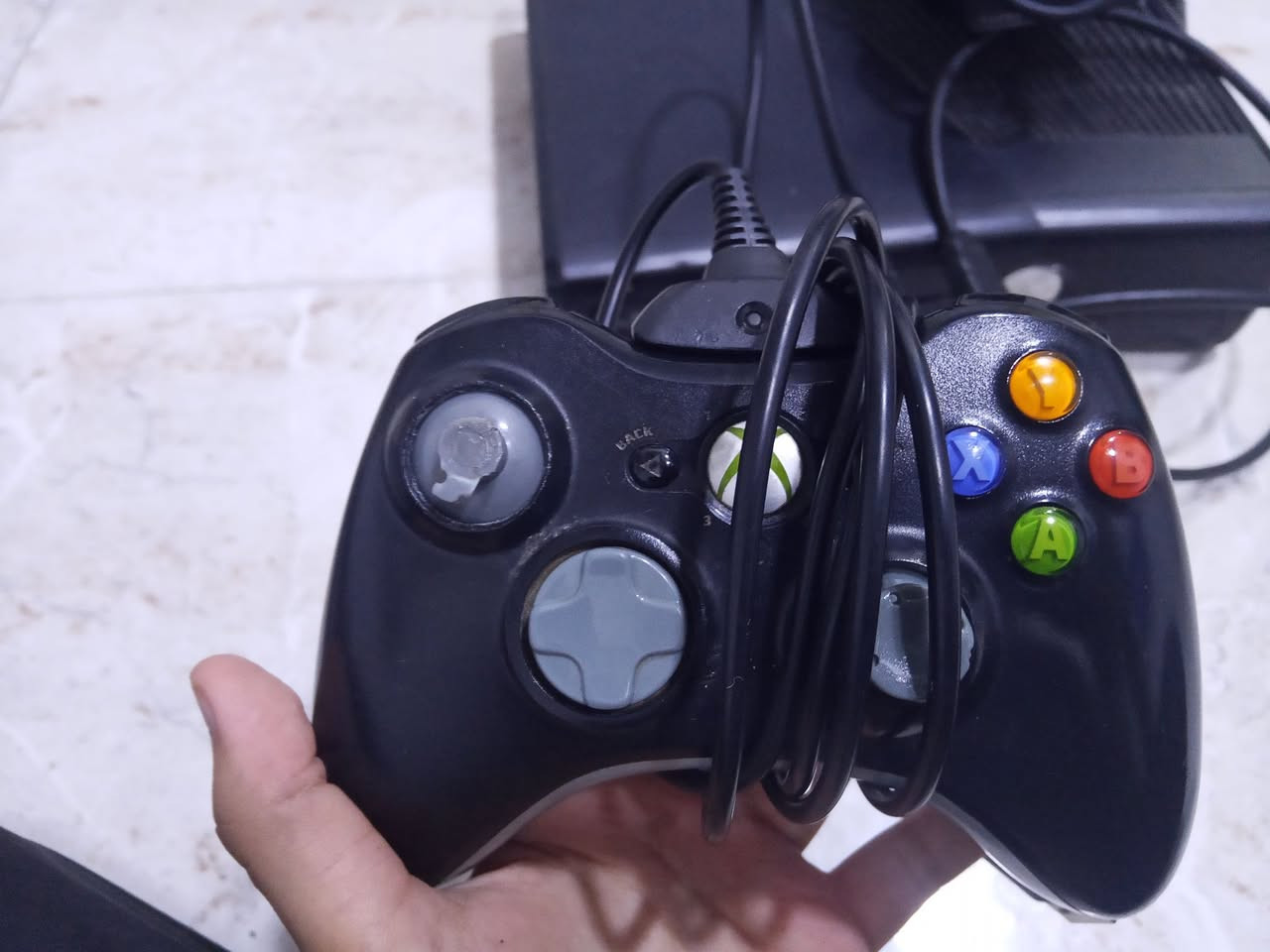 جهاز اكسبوكس 360 سلم نضيف كامل ملحقاتها و بي اكثر من 100 لعبة اهمهم بس اليدة شوي متضررة 

جيتي اي 5 و 4 و سان اندرياس و 5 معها حساب هكر 
كود كل اجزاء القديمة الى 2
و مودرن وارفير 3
تومب رايدر 
فورزا 1 2 
و بيس و فيفا
السعر 100و بي مجال 
عنواني الموصل التفاصيل خاص


**إذا كنت صاحب هذا الإعلان وتريد حذفه لأي سبب، رجاءا أرسل رسالة إلى الدعم الفني**