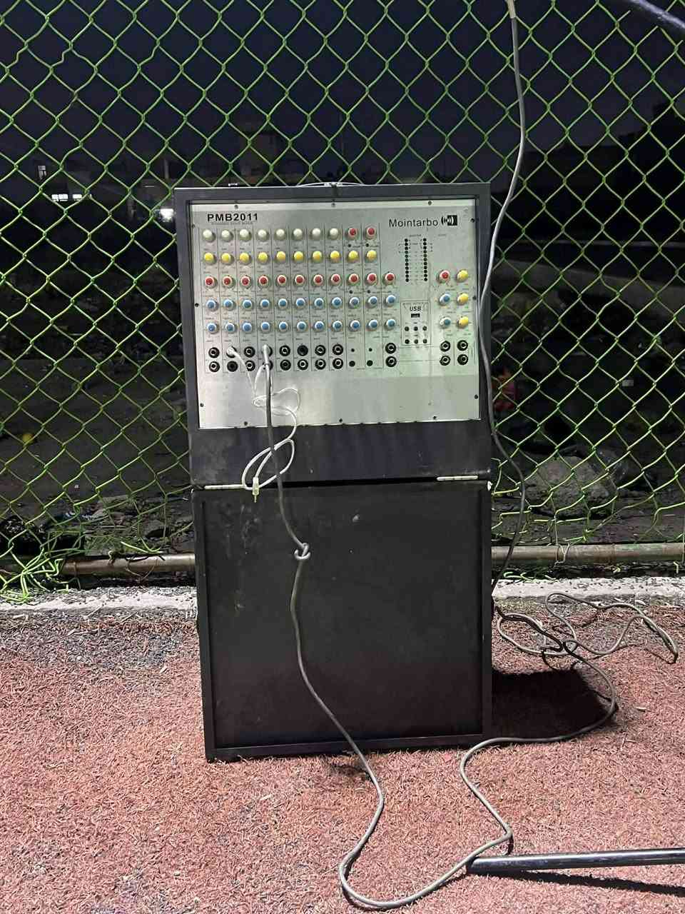 خدام الحسين السلام عليكم مكلف بالنشر. بلاش بلاش جهاز مونوتوربو ايطالي للبيع مع سماعات وحد عاطلة وحدة شغالة ب250 ماكني بغداد السعر مابي مجال ابد‏ 

‪0771 352 6998‬‏
