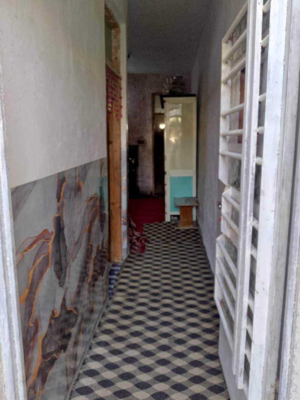 بيت للبيع 100 متر قاط ونص
 مكانه الحسينيه مال راشديه خدمات مصقط يم حسينه الزهراء سعر 50 وبي مجال للشراي تفاصيل خاص او تصال ***********
