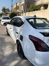 نيسان سني مصري 2024  للبيع ماشيه 52000km سياره مكفوله من الصبغ بيها بو...