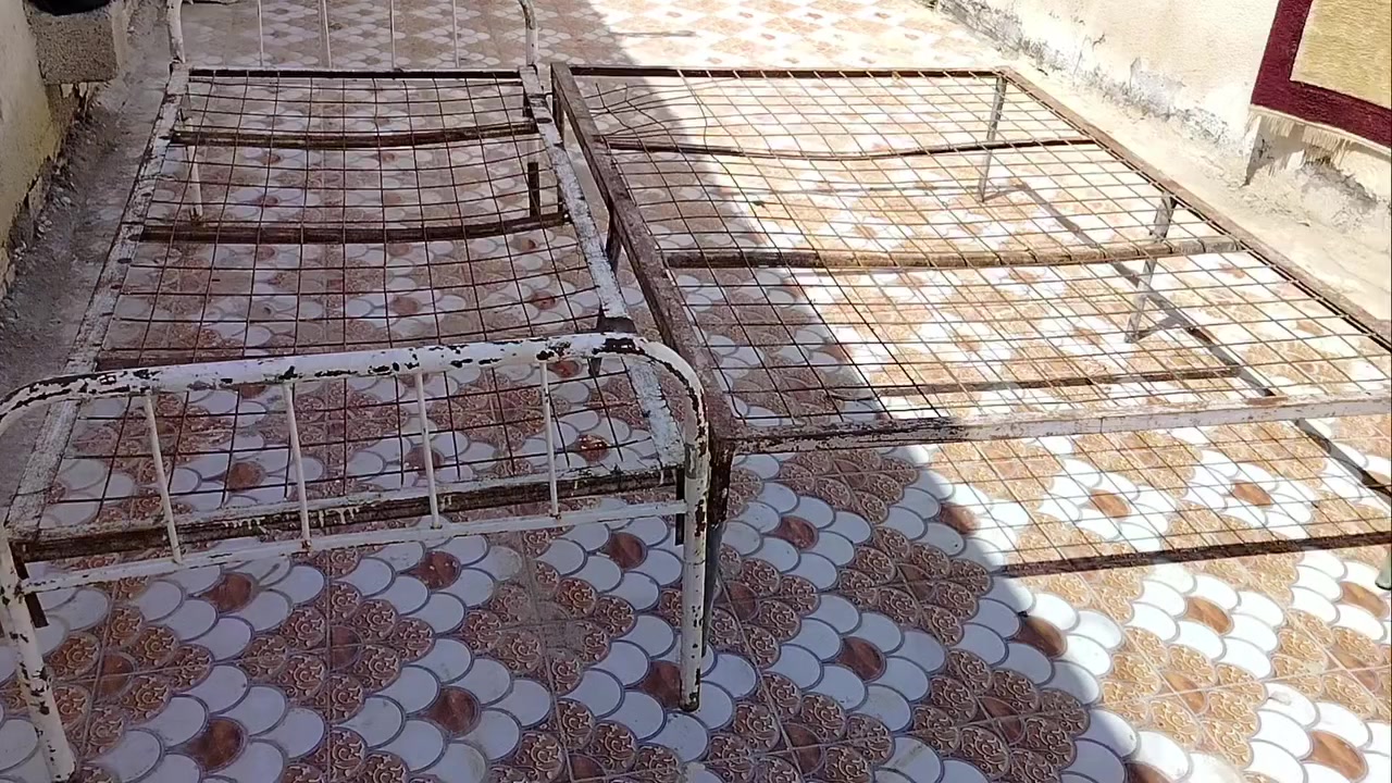 سقيفه بليت قوي الطول 3متر والعرض2/500
وبيبان بليت ثقيل الطول 2/500 والعرض 2 متر
وجرابي حديد نفر ونفرين
مكاني الساده آل بوهلاله 
***********
