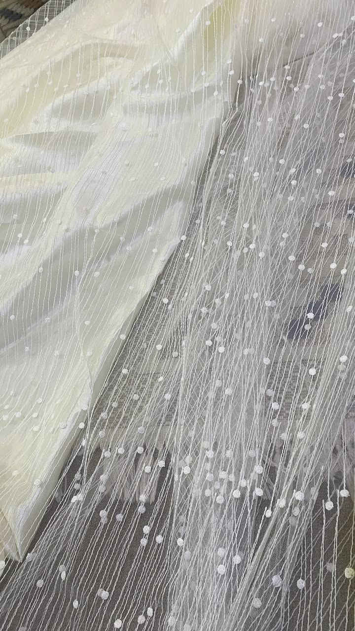 تول برده للبيع ارتفاع 3ونص وعرض مترين ونص مخيط كسرات اشتريته توصيل واجه جبير على الشباك كامل خياطه والسفيفه والبطانه اريده ب25 
مكاني المعملچي ***********
