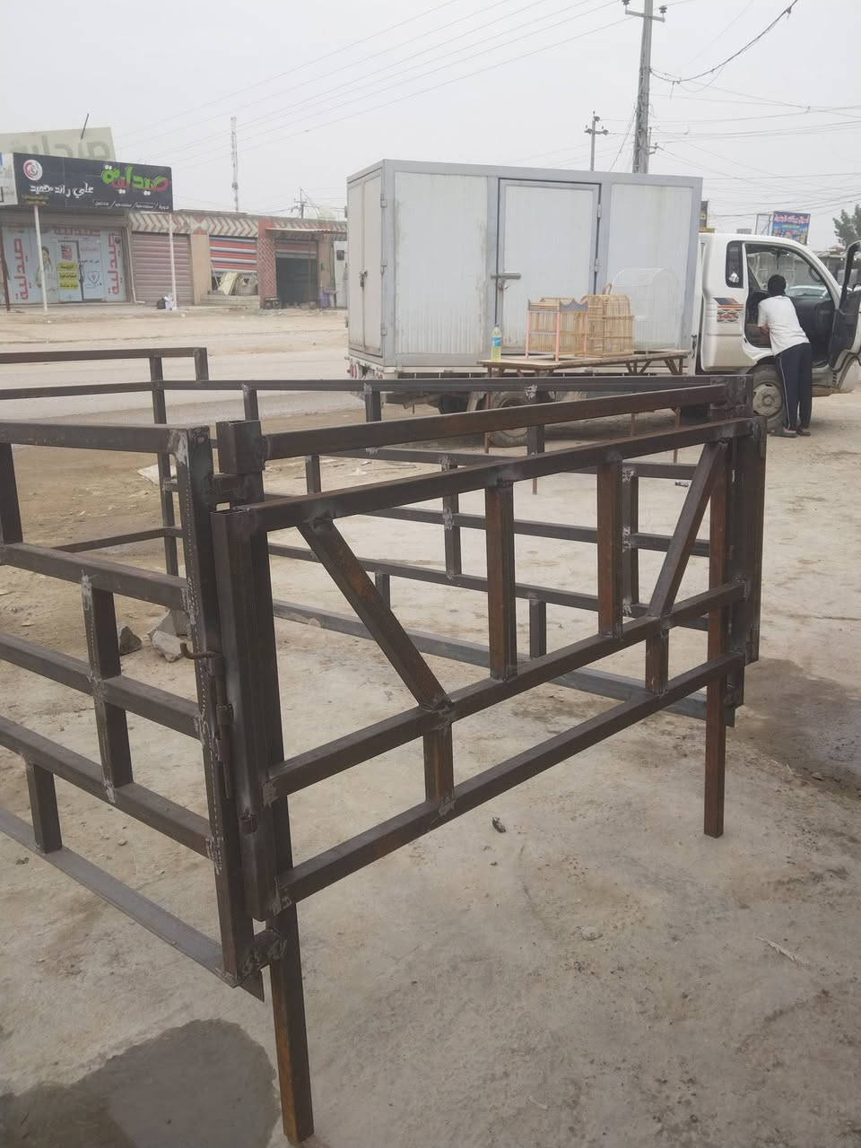 سلام عليكم مرخصت مدير الكروب محجر كيه البيع حديد متوصط بوري نج ونص السعر النهائي ٣٥٠ مكاني نجف كوفه شارع المعمل ***********
