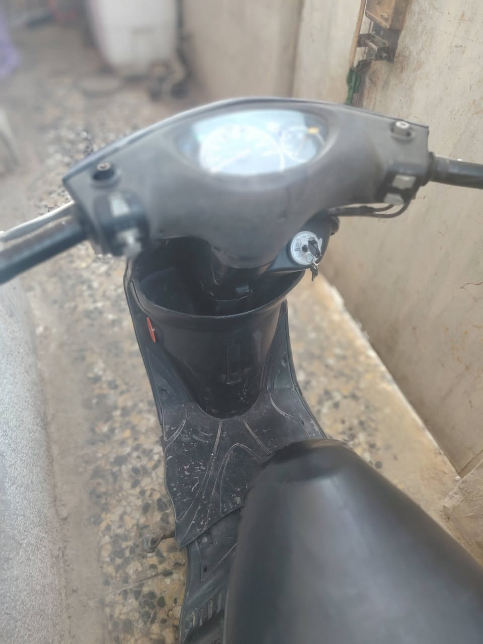 سلام عليكم دراجه بريز تخبل معدل وشلعه مابيهه اي نقص جيب فيتر وياك اذه يطلع بيهه شي تاخذهه بلاش لا نضوح ولا تنقيص كهربايات كله شغاله لايت اشاير بس نقص شي واحد بيهه ابني مخلي خشبه صغيره بل فتحه مال سويج وماجاي يشغلهه سويج رايدلهه تبديل بس هاي نقصهه تأخذه من باب بيتي *********** مكاني جكوك الأساتذة سعرهه 650
