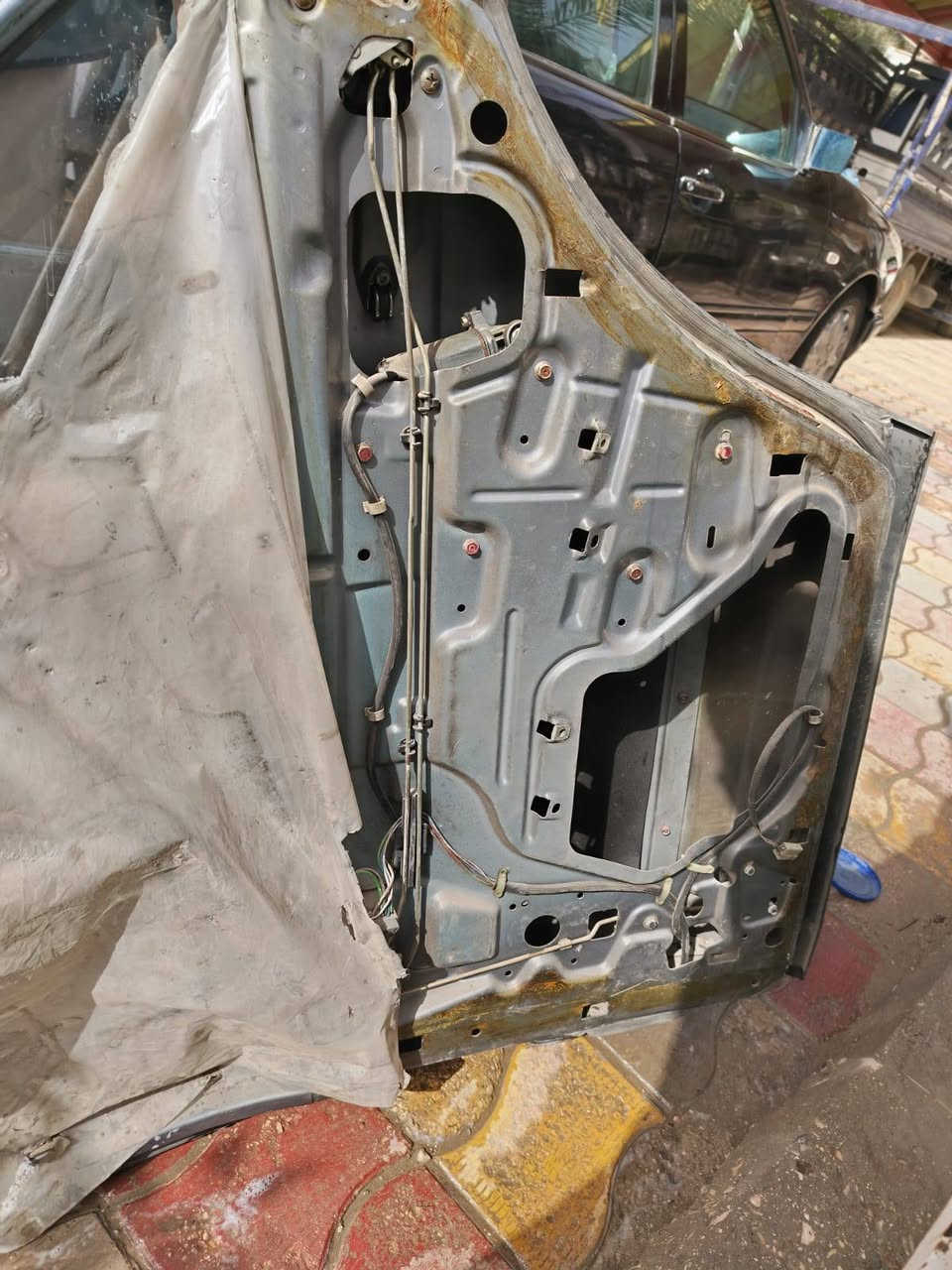 للبيع قطع غيار مارسدس جانمبو
بنيد جديد مال وارد سعره ٢٠٠ الف 
بيبان عدد ٤ كاملات من جامه من قفل من سفيفه باب كامل عدا بطانه بابي سعرهن ٦٠٠ الف 
جاملاغات يمن ويسار جدد ١٩٠ الف الزوج 
ج
قبق جنطه مال وارد سعره ٥٠ الف  
***********
ملاحظه ابيع شلع  ما بيع مفرد
