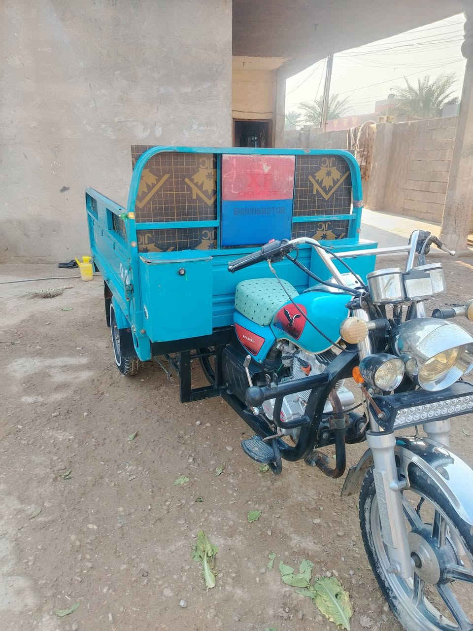 السلام عليكم خوان لستوته نضيفه مديل ٢٣ اصولي وصل كمرك بيه غراضه كله البلاديه مابيه لاصبغ ولا لحيم خياس ماكو بداخل لبدي تفتح لخشب بيدك محرك ما مفتوح للتواصل واتساب أو مكالمه *********** مكاني بغداد الشراي يتواصل
