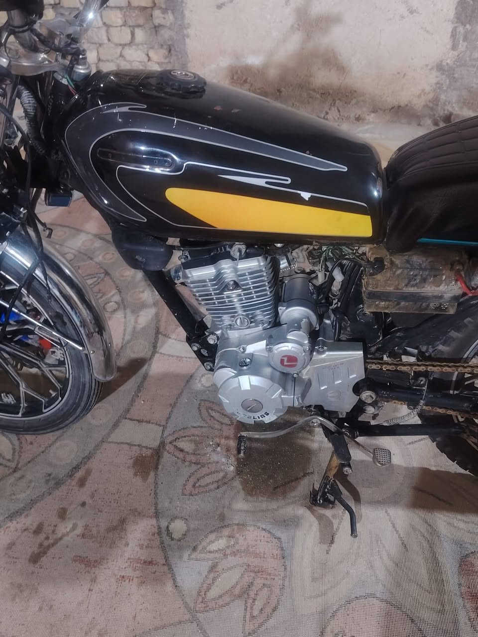 سلام عليكم سيفان مديل ٢٥ سكنر شوفت عينك عايزلها ترتيبات بس الهندر السبنرك من الداخل فالات سعر ٤٥٠ وبيها مجال مكاني نجف شراي يتصل آو واتساب ***********
