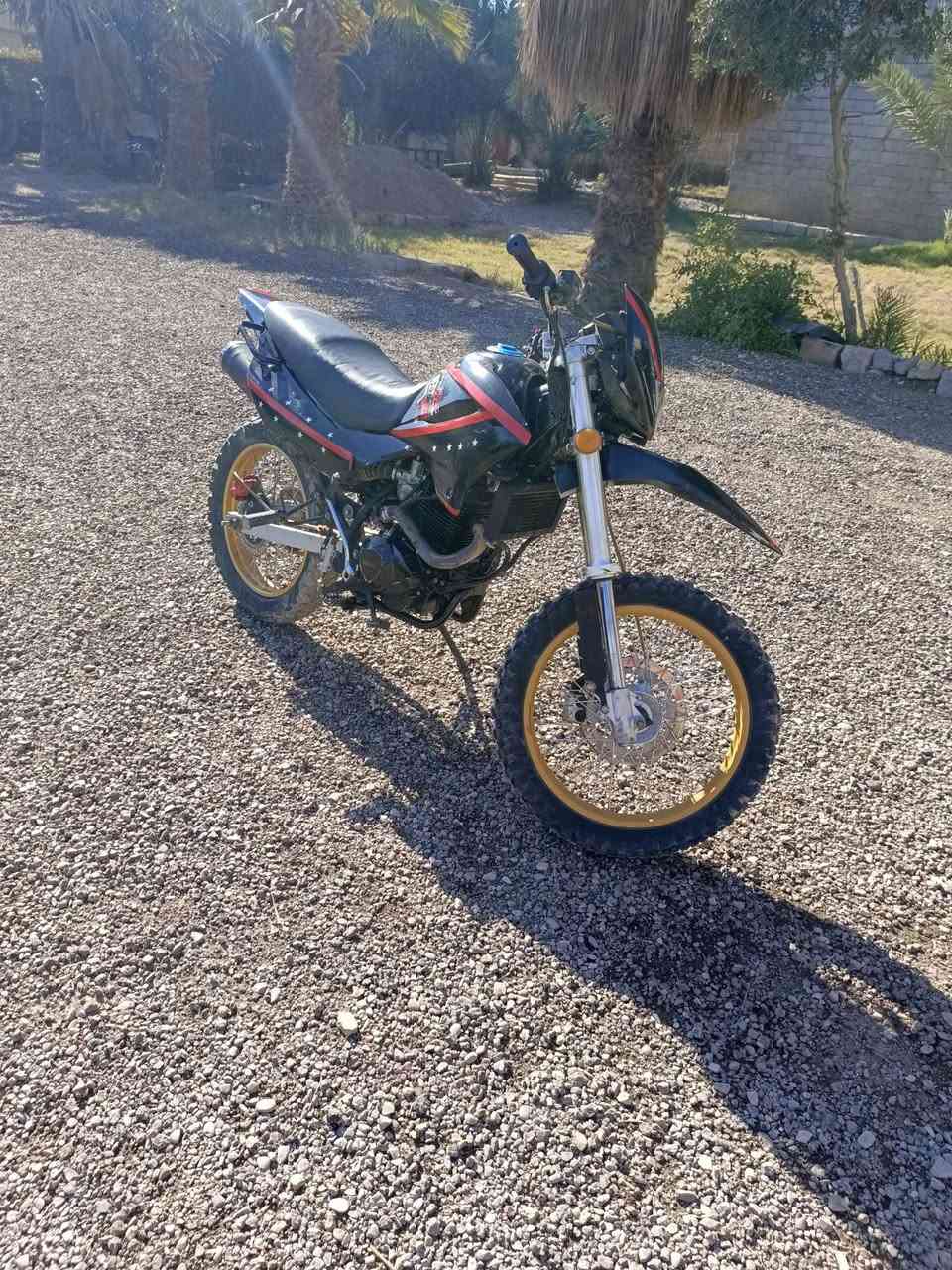 قفاز مكينه 200موديل 21 سعر 700وبي مجال مكان ناحية السد العظيم ***********
