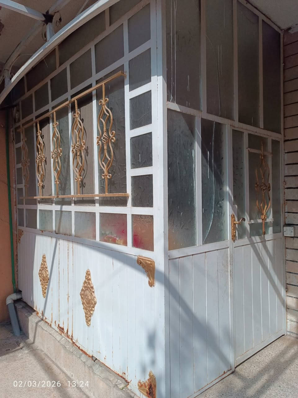 كرفان او غرفه حديد مع باب حديد ثقيل نضيف جدا السعر 225 الف دينار عراقي وبيه مجال تعال وتدلل الرقم ***********
