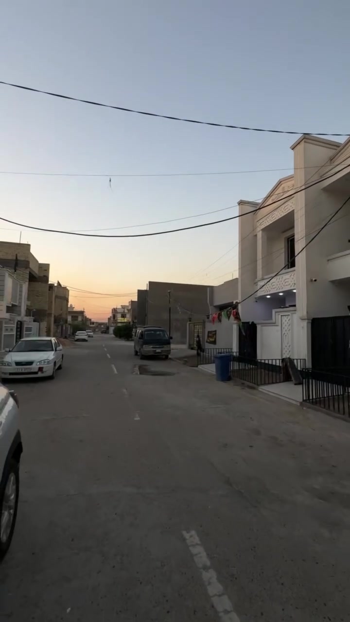 هيكل للبيع بناء درجة اولى 100متر 5*20 منطقة بين بنيه النموذجية شارع 25 العريض يسار للاستفسار ***********

