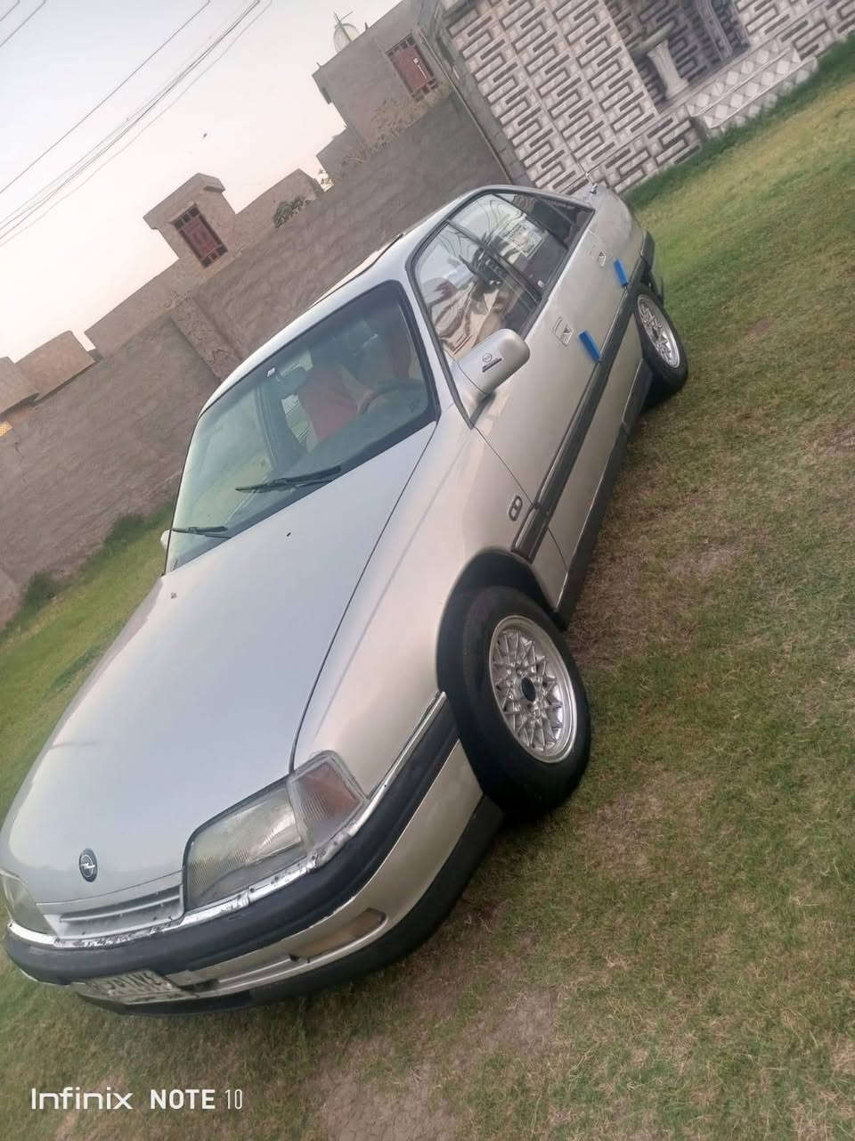 يا الله اوبل وميكه لبيع موديل 1992 محرك كير تخم تاير كله جديد كهربائيات كله شغاله صدر جديد مال جناي سياره احلى من صوره سنويه عضم عاج جديده #السعر32وبيه مجال مكان سياره رمادي جزيرت الخالديه الاستفسار ***********
