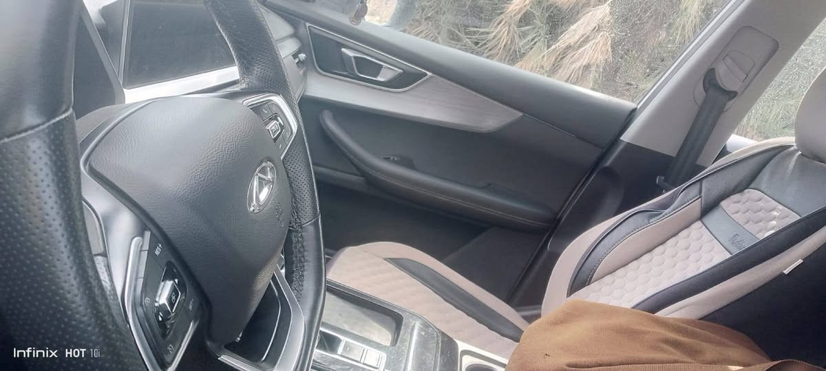 سيارة تيكو للبيع موديل ٢٢ حجم ٧
جديدة ماشية ٤١ بس 
لون أبيض رقم بغداد صاحبها بالناصرية مكفولة من الصبغ سعرها ١١٨ ورقة 
رقم مبايلي ***********
