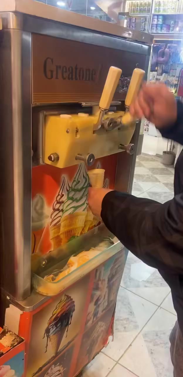 جهاز ايس كريم صيني للبيع / بو فروشتن
عدد ٢ ثري فيز  
شرط شغال 
قصبة بدون بم 
سعر .نرخ/ واحد 5 ورقة و اثنين 9 ورقة و مجال 
استفسار. *********** . واتساب فقط 
مكان قضاء بردرش .محافظة دهوك
