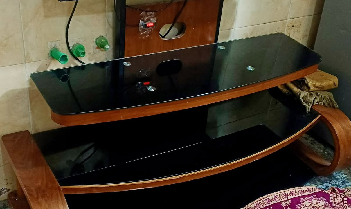 للبيع تخم ملكي متكون من 10مقاعد مع ميز ابلازمه السعر 500الف
التواصل ع الرقم ***********
