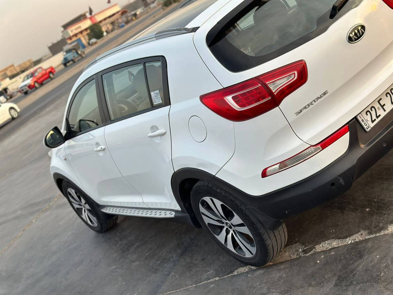 السلام وعليكم 
كيا سبورتج 2012 خليجي.
مكينة 2400 دوش 
 كير 6 نمر مكفولات .
تبريد تدفئة  كهربائيات كلهن شغاله 
بانوراما  شغال ثلاث تحكمات
سياره بيها باب السايق صبغ بدون اي دواخل
سنويه لل 2027
مكانها قضاء الصويرة 
اتصل ع الرقم وتدلل
***********
واتساب متوفر
