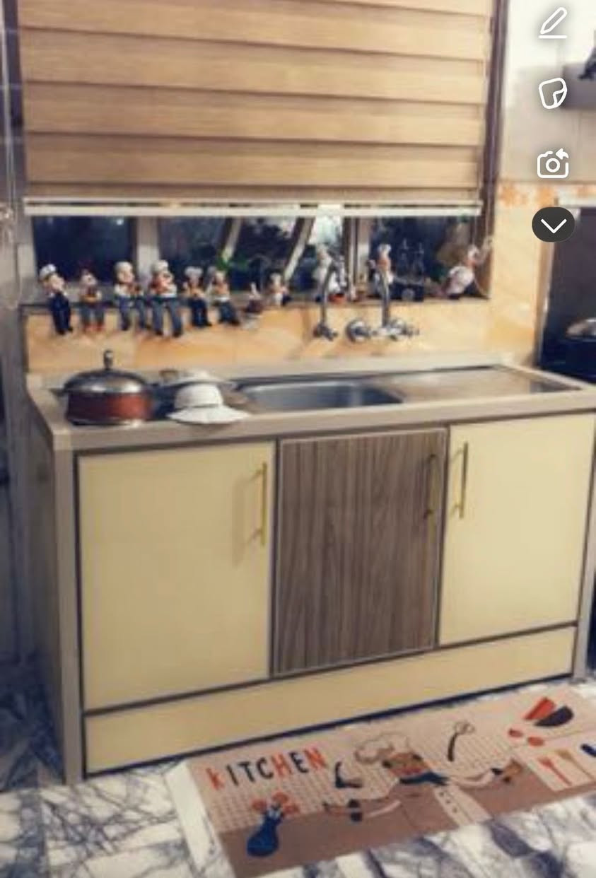 سلام عليكم 
كونتر للبيع سعر 275 والباب ثنين مكسورات عندي ثنين جديدات مكان بغداد الاعظميه الاستفسار ***********
