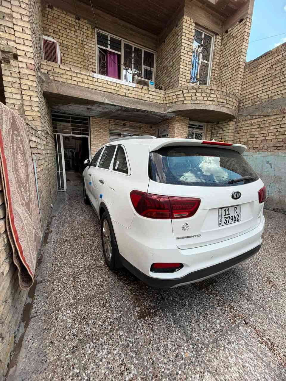 السلام عليكم سورنتو موديل 2020 خليجي بيهة ربع الدعاميه صبغ الخلفيه وربع اصابع بارد كلش بسيط السياره جديده 
تخم تاير جديد 
تبريد خير من الله 
حداديه جديد
المواصفات 
فول عده الفور ويل 
جنطه كهرباء 
3 قطع تبريد 
6سلندر 
السياره كلش حلوه 
السعر 258 وبيهة مجال 
مكان بغداد الامين الثانيه 
رقم ***********
