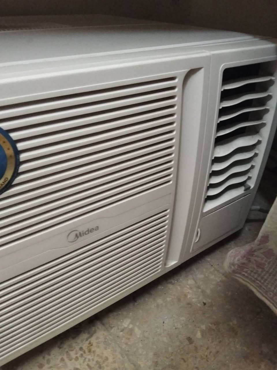 سلام عليكم مكيف انفيرتر ميديا 2 طن مكيف أخو جديد استعمال قليل كلش للتواصل *********** سعر 450 وبي مجال قليل
