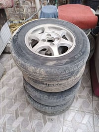 تايرات وياله نضاف مال كورلا ٩٠ حجم ١٧٥.٧٠.١٣  سعرهن ١٧٥  مكان بغداد ال...