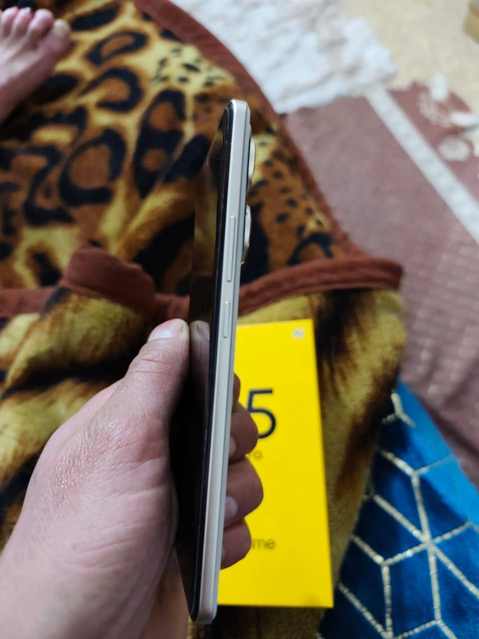 جهاز فاخر ريلمي 15برو ذاكرة 512 مواصفات عالي جدا لون ابيض جهاز استخدام شهر فقط السعر خاص او الاتصال *********** العنوان بغداد الشعب
