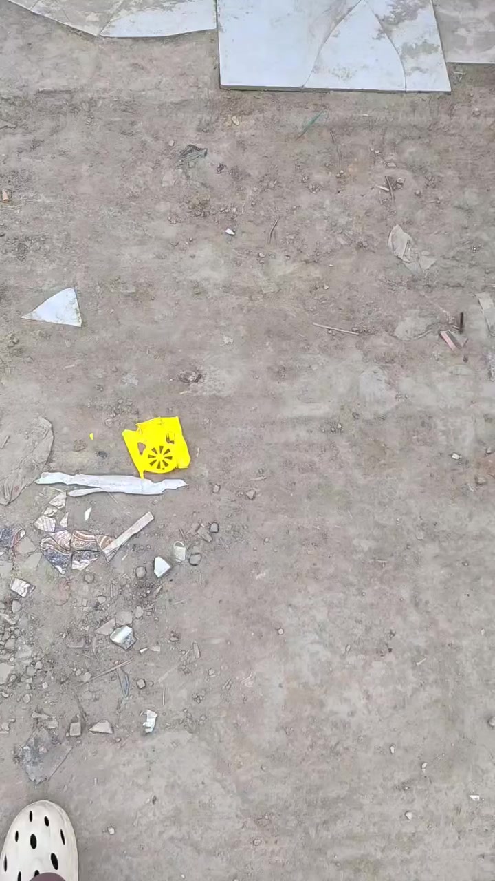 السلام عليكم بيت للبيع زراعي نهايه شارع الوكفه ال بو جاسم  المساحه 100بيت مرتب ومتعوب عليه الله شاهد البيت متوازي عليه حيل البناء بلوك والبيت كله سيراميك اكو جامع بصف البيت  ***********........0781881166
