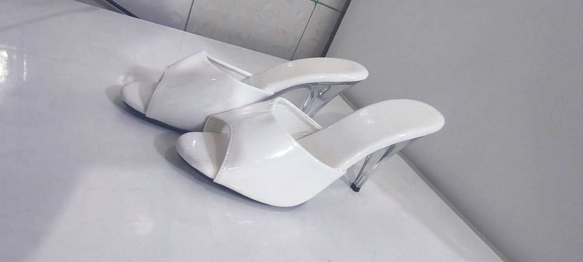 ***********
احمر قیاس 40ال41سعر 10
ابیض قیاس 41سعر8
***********
