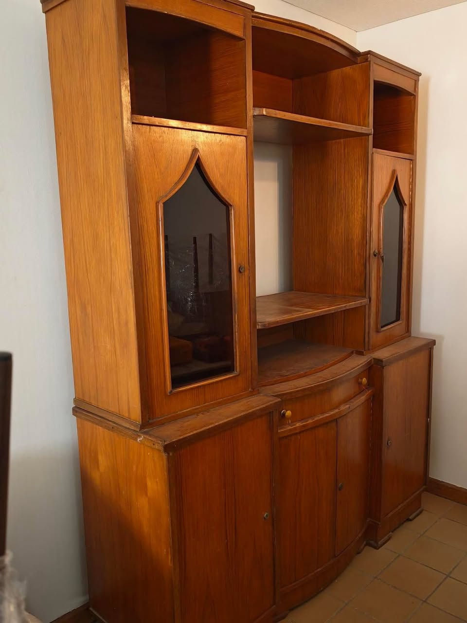 أغراض للبيع بسعر مناسب جداً ، للتواصل على الخاص او على الواتساب ***********
