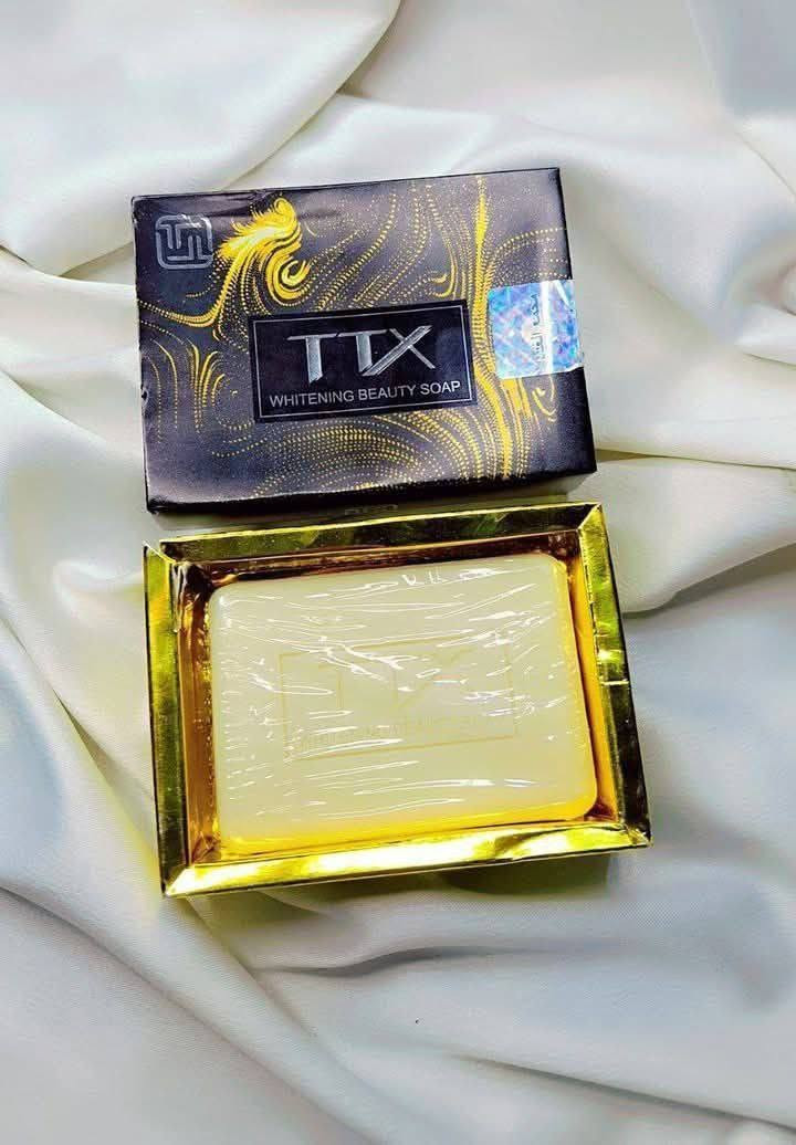 صابونة تي تي إكس للتفتيح (TTX Whitening Beauty Soap)، وهي صابونة حليب الماعز الكورية من شركة TTX الاصلي 💯🇰🇷  مخصصة للعناية الفائقة بالبشرة وتبييض البشرة والقضاء على حب الشباب . تتميز بتركيبتها المدعمة بحليب الماعز، 

✅ الفوائد الرئيسية :-
✔️ تعمل على توحيد لون الجلد وتقليل مظهر البقع الداكنة وتفتيح لون البشرة بشكل ملحوظ جدا  والقضاء على التصبغات نهائيا 
✔️ بفضل حليب الماعز والجلسرين، تمنح البشرة مرونة ونعومة وتمنع جفافها.
✔️ تساعد في إزالة خلايا الجلد الميتة وتنظيف المسامات بعمق.
✔️ تساهم في تهدئة حروق الشمس، تقليل الالتهابات، والمساعدة في علاج حب الشباب
#الاصلية ام الختم المائي 💯
#الاصلي المنشأ كوريا 🇰🇷💯
السعر 6 الاف
🚘 يوجد خدمة توصيل لجميع محافظات العراق 4 الاف 🚘


**إذا كنت صاحب هذا الإعلان وتريد حذفه لأي سبب، رجاءا أرسل رسالة إلى الدعم الفني**