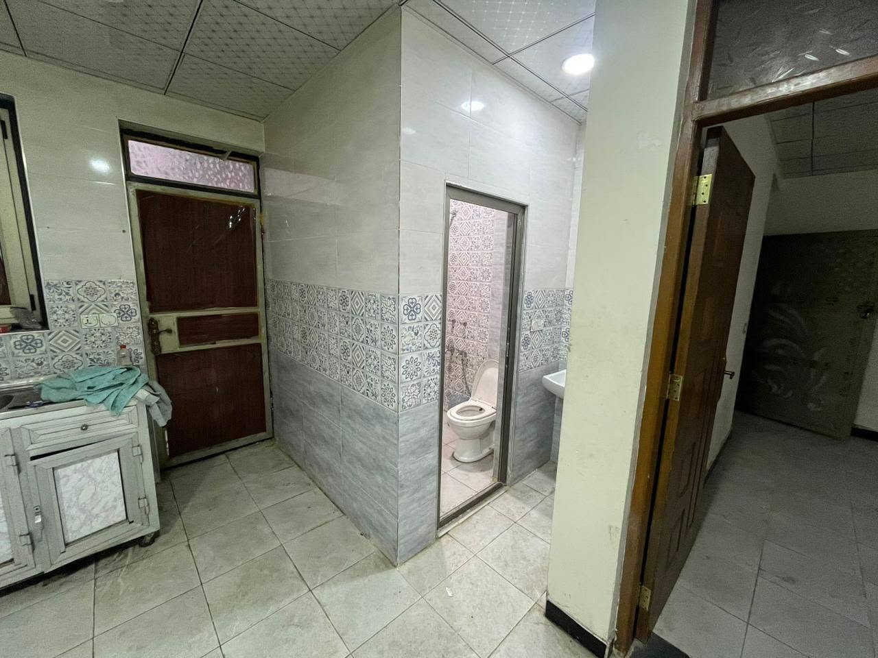للايجار
شقة  طابق ثاني 
 غرفة  نوم وآستقبال 
ومطبخ  خدمات
حي جهاد الاطباء 
ترهم سكن عائلة او طلاب او موظفين 
الايجار 600 
***********
