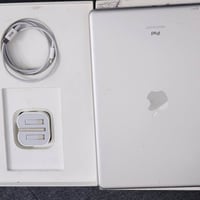 ايباد ٩ • ذاكرة ٦٤ • نضافة ٩٠%