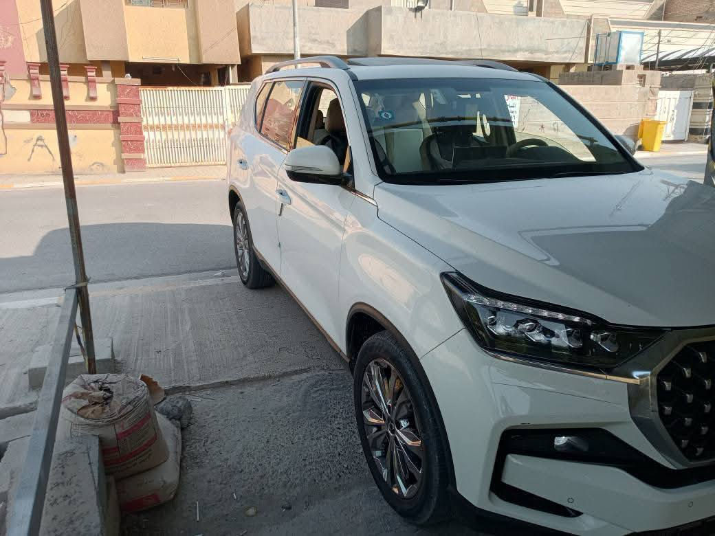 سياره   ريكستون (KGM REXTON ) اريد مراوس مع جيتور T2
موديل:2024  وراد كوري
حاله السياره: السياره جداً نضيفه   

السياره فول مواصفات   4WD  دفع رباعي
المحرك:2.0 لتر تيربو بقوة 225 حصان و 350 نيوتن متر من عزم الدوران
دخول ذكي.فتحة سقف.مثبت سرعة . وشاشه 12.2 بوصه تدعم  Apple CarPlay، و Android Auto. 
مصابيح أمامية ليد.المصابيح الخلفية الليد.
مقاعد جلد

تعديل المقاعد الأمامية كهربائي

تبريد المقاعد الأمامية

تسخين المقاعد الأمامية
تسخين المقاعد الخلفيه 
تشغيل بصمة
باب خلفي كهربائي
ملاحظه السياره بعدها بالضمان الشركه

***********
