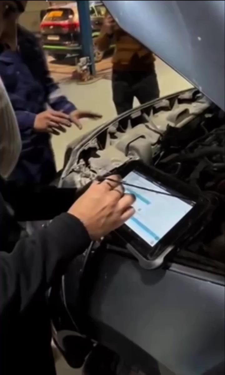 افتتاح التسجيل مجددا لدورة (فحص وتشخيص أعطال السيارات)
⚡️☄️مع خصم مؤقت ٢٠٪؜ للسعر⚡️☄️…

💯بكل فخر نعلن افتتاح التسجيل بعد نجاح وتخرج الدفعات السابقة من الدورة في شركة الروافد وهالمرة بخصم٢٠٪؜💯…

🔧🚗

 دورة تجمع بين الشرح النظري والتطبيق العملي داخل مقر الشركة والورشة التدريبية للاستاذ منتصر ياس خضير

بعد هذه الدورة، يتمكن المتدربون من:-
✔ قراءة بيانات أجهزة الفحص وربطها بالأعطال الواقعية
✔ تحليل المشاكل الكهربائية والميكانيكية بطريقة منهجية
✔ تطبيق الخطوات الصحيحة للتشخيص داخل الورشة
✔تإهيل المتدرب لسوق العمل..

مميزات الدورة:-
-✅تدريب عملي 
-🎓شهادة معتمدة
-💯الاعادة مجانية

⭕️فقط عشر مقاعد  متاح للدورة⭕️

العنوان:- ديالى-بعقوبة- شارع خريسان- قرب تقاطع البلدة..
هـ/***********
