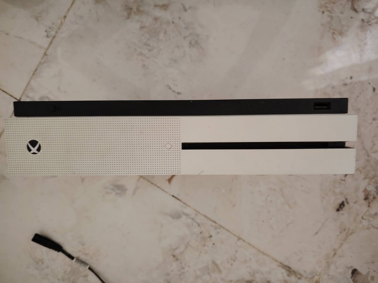سلام عليكم شباب XBOX One s
الذاكرة 512 
المنافذ كلهن سليمات وشغالات حتى قارئ الاقراص مابي اي مشكلة
 ومكفول من التصليح اخذتة مال بالة قبل سنة تقريبا ما استخدمته ابد لان النت ضعيف بمنطقتي مايفيدني بدون كارتون بس ملحقاتة كاملة
الالعاب الي محملهن بي 
Forza horizon 5
Resident evil Village 
F1 23
Battlefield 1
Fc24 
175 وبي مجال
 واتساب ***********
