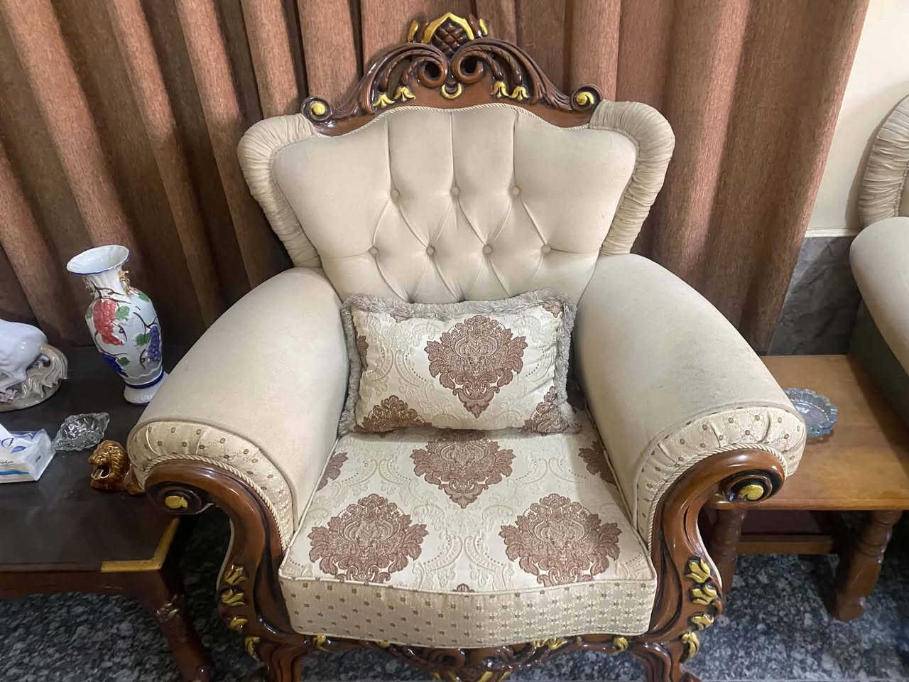 مساء الخير
طلب من احد الاخوة

✨ للبيع تخم قنفات فاخر بحالة ممتازة ✨

يتكون من:
▪️ عدد ٢ كبار
▪️ عدد ٤ صغار 
السعر 800.000

العنوان المسيب حي الشرطة

للاستفسار اكثر الاتصال على الرقم التالي:  ***********
