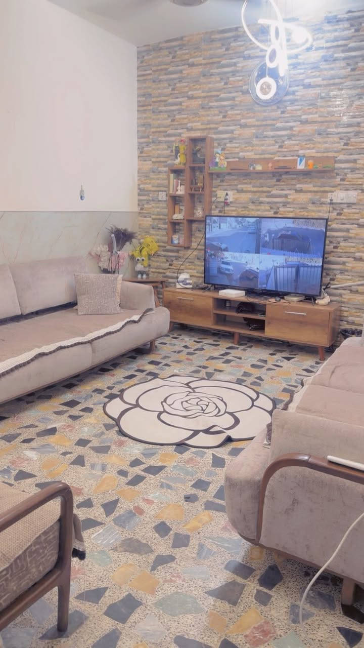 السلام عليكم
مشتمل للبيع مساحه ٤٠متر يحتوي تشجير امامه الدار 
_استقبال _غرفه نوم _مطبخ _حمام_ جهاز السكن بيت نضيف مكان مصخه شارع العوادي شارع عريض 
سعر ١٣٠بي مجال شراي يتصل ***********علي
