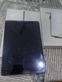 ايباد ٩ بطارية ٩٠ جديد مابي اي غلط صارلي ٦ اشهر ماخذة فتحته ع ايدي. اب...