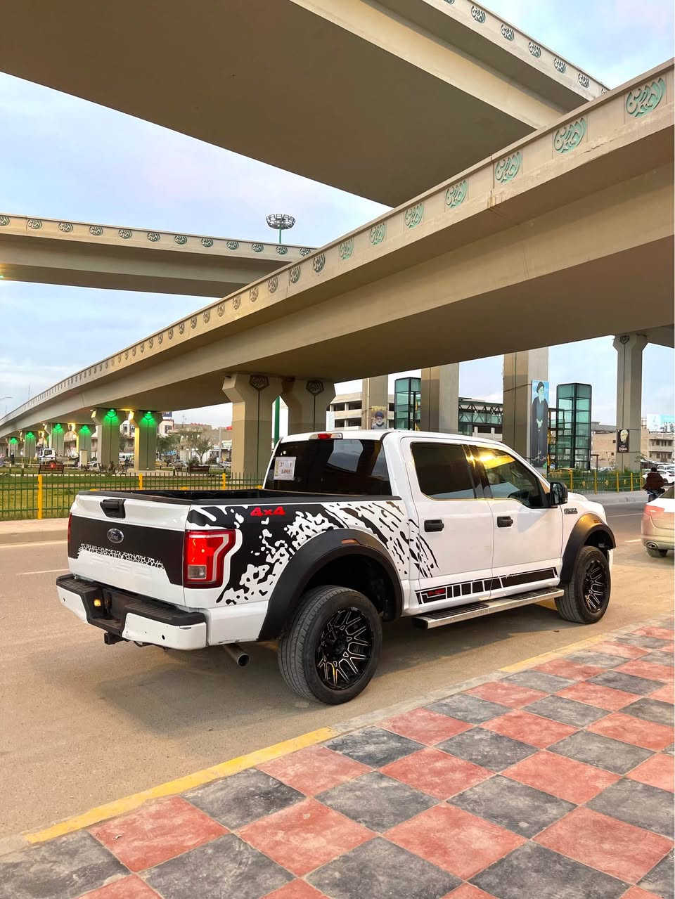 السلام عليكم

للبيع او مراوس 

فورد اف 150 موديل 2017

محرك 8 سلندر  5000

فور ويل 

باب طويل بدي قصير

رقم سليمانيه الجديد تحويل مباشر

الحادث بدي الخلفي 

بيها ويل كب 20 

عليها منظومة غاز ايطاليه 80 لتر 

السيارة جاهزة من كل النواحي

مكان السياره السماوه 

للاتصال
 *********** السماوا, المثنى
