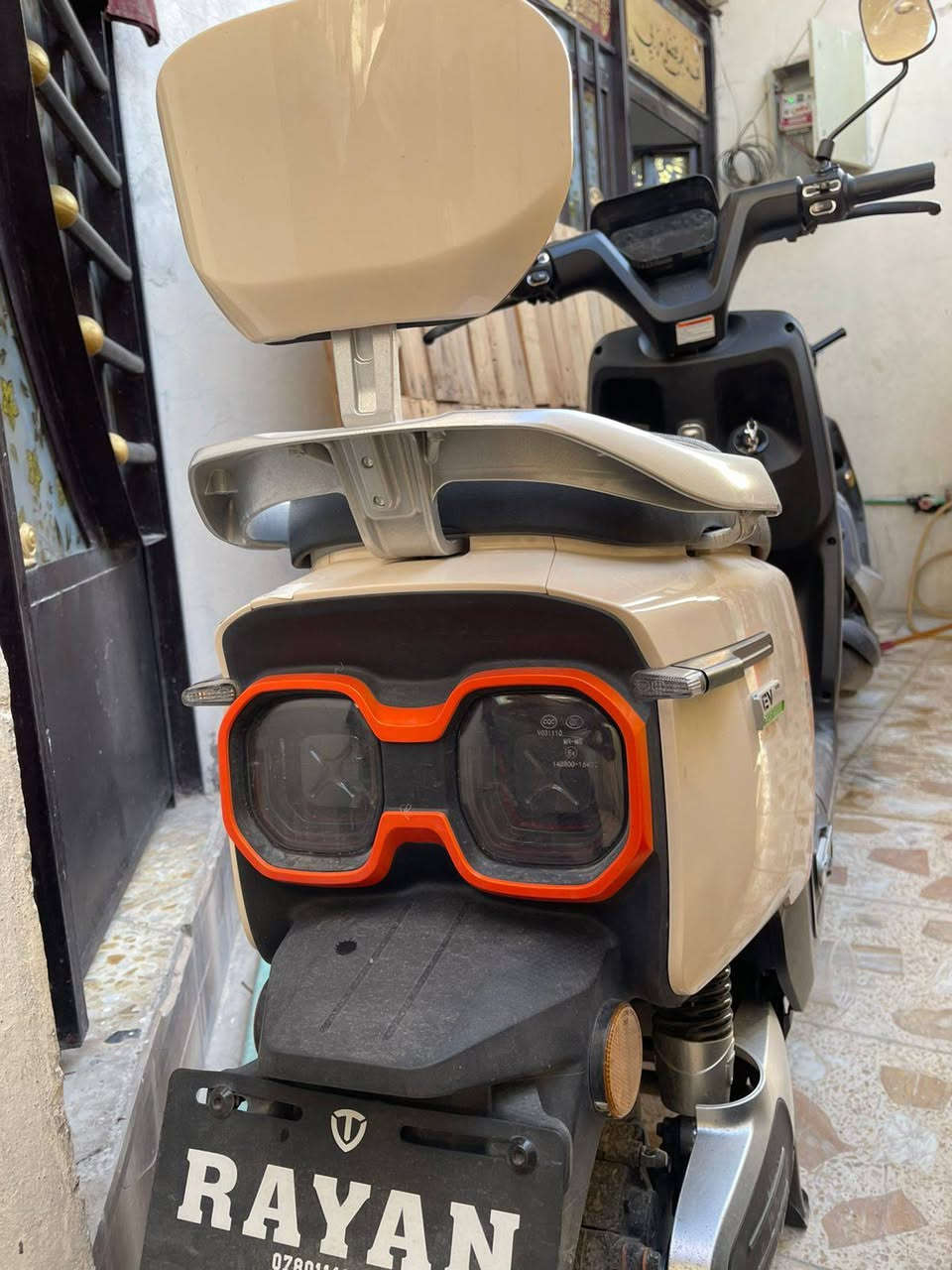 دراجه شحن الريان دراجه جديده استخدام ٣اشهر ٦بطاريات تمشي ٧٠ كيلو دراجه جديده شوف عينك امانت الله سعرها ٧٧٥وبيهة مجال جيه رقمي واتساب ***********
