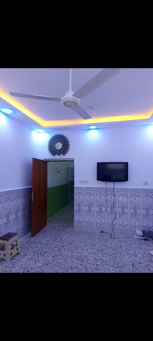 مشتمل حديث للبيع مساحه ١٠٠متر طولاني طابق ونص داموك حي الميمون(الطشاش الاولى ) متكون من استقبال ومطبخ وهول وغرفه نوم وطرمه وصحيات داخليه وخارجيه والطابق الثاني غرفه نوم وهول وسطحين العنوان خلف جامع وحسينيه الحسن العسكري ع ثاني فرع من شارع الجامع على اليمين السعر على 
*********** واتساب و***********وعالخاص
