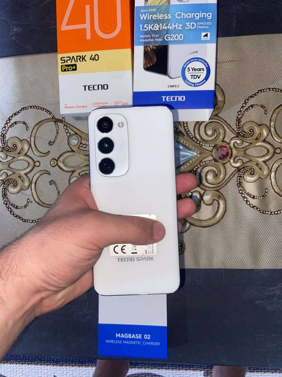 للبيع: Tecno Spark 40 Pro Plus (تكنو سبارك 40 برو بلس)
النظافة: (: نظيف جداً أخو الجديد / مستخدم لفترة بسيطة).
المساحة: 256 جيجابايت.
الرام: 16 جيجابايت (8 أساسي + 8 ممتد).
الشاشة: شاشة أموليد منحنية 144Hz بدقة 1.5K (ألوان وسلاسة خيالية).
المعالج: Helio G200 قوي جداً بالاستخدام والالعاب.
البطارية: 5200 مللي أمبير (تطول يوم كامل) وتدعم الشحن السريع واللاسلكي.
الملحقات: العلبة كاملة + الشاحن اللاسلكي المغناطيسي الأصلي المتطور (MagBase 02) الموضح بالصورة.
السعر: (270 الف بي مجال بسيط 
المكان: (بغداد
للتواصل *********** متواجد فقط واتساب
