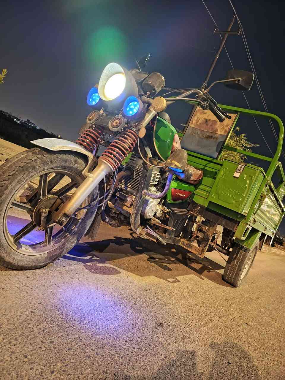 السلام عليكم ستوتة كربلائية موديل 2023 رقم وسنوية بأسمي محرك 200 فحل جاهزة للشارع ما بيها نقص العنوان قضاء شط العرب ***********

