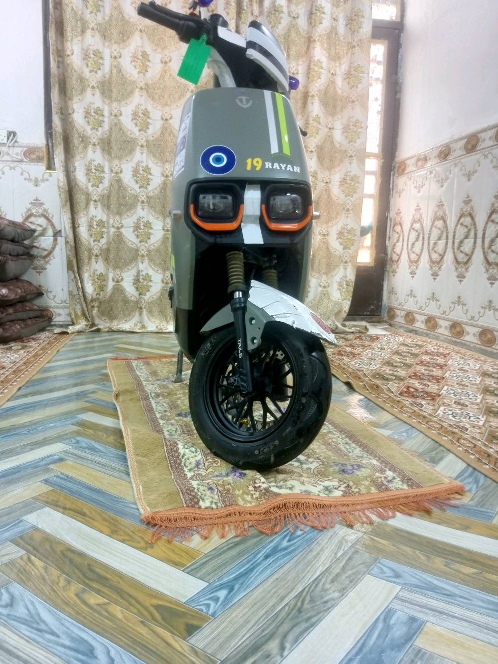 السلام عليكم 
دراجه شحن للبيع /المكان كربلاء حي  العسكري/
الدراجه موديل2024/7✅
مواصفات فوول حجم 10-300✅
نضام 3 سرع عدد البطاريات (6)AH23. 12V  ✅
صندوق خزن كبير  لايت عالي ناصي ✅
السرعه الفعليه 51km تايرات جوبلس✅
ستاند جانبي ✅حجم المحرك 1200Wحقيقي✅
المسافه المكطوعه55km. شاشه ديجتل ذكيه. 
النضام الدراجه اوربي بلكامل صناعه راقيه جدا  ✅
(السعر825)وبيه مجااال بس السوبايه مكسوره شوفه الصور 
الشراي يتفضل خاص ❤🩵
