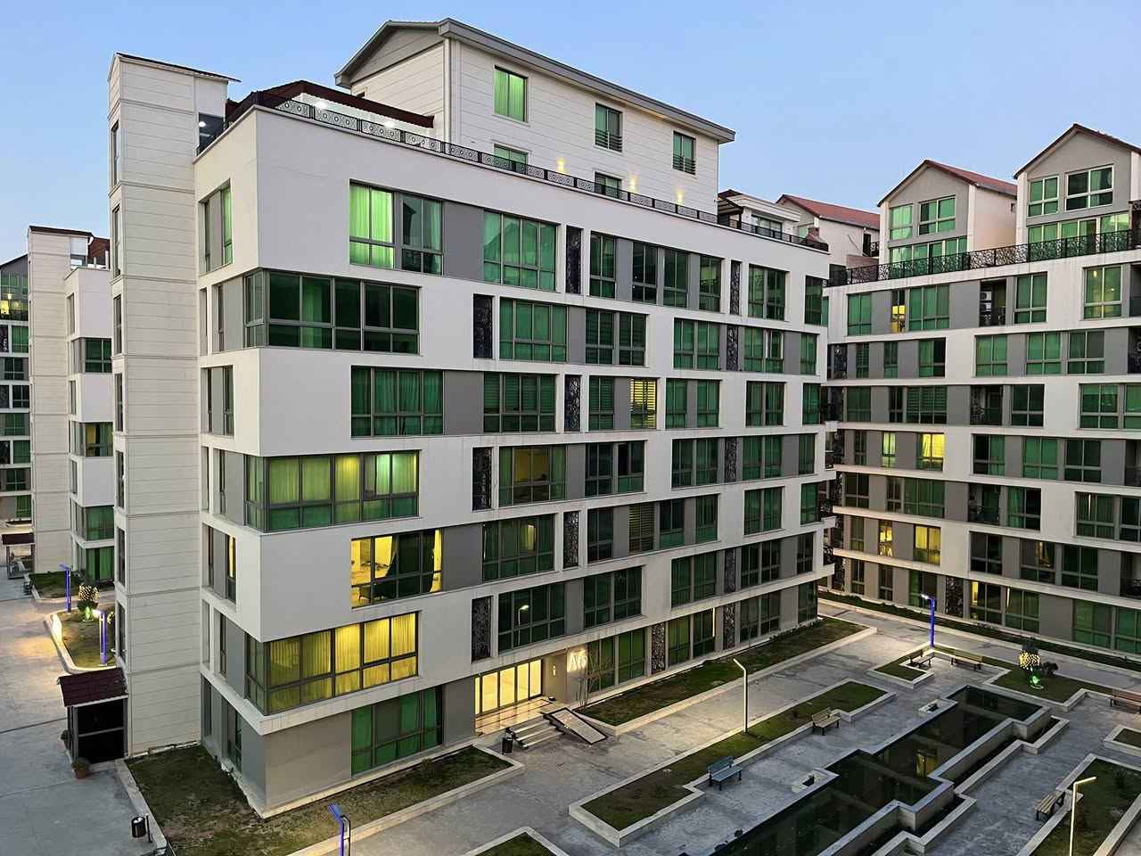 للايجار  او للبيع 

 شقە للایجار فی مجمع Life Towers 
2+1
سعر 600$

للأستفسار اكثر التواصل واتس اب 
0750 073 3838 
0774 037 3838
